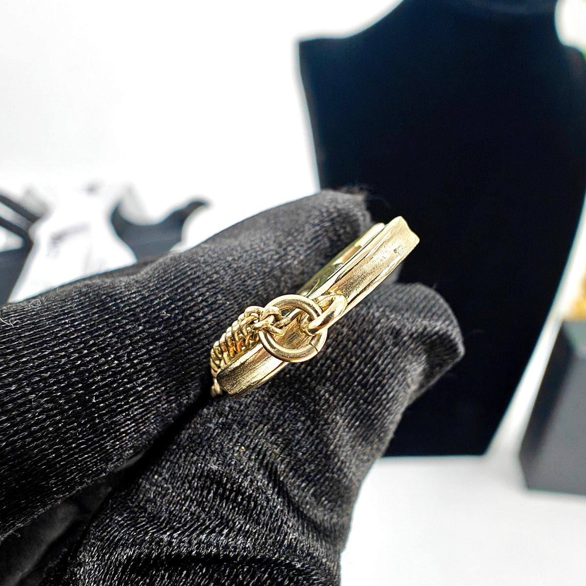 Chanel - Other - Gold-tone metal with a faux-pearl drop and enamel CC motif - Multicolour - (34 cm, adjustable)