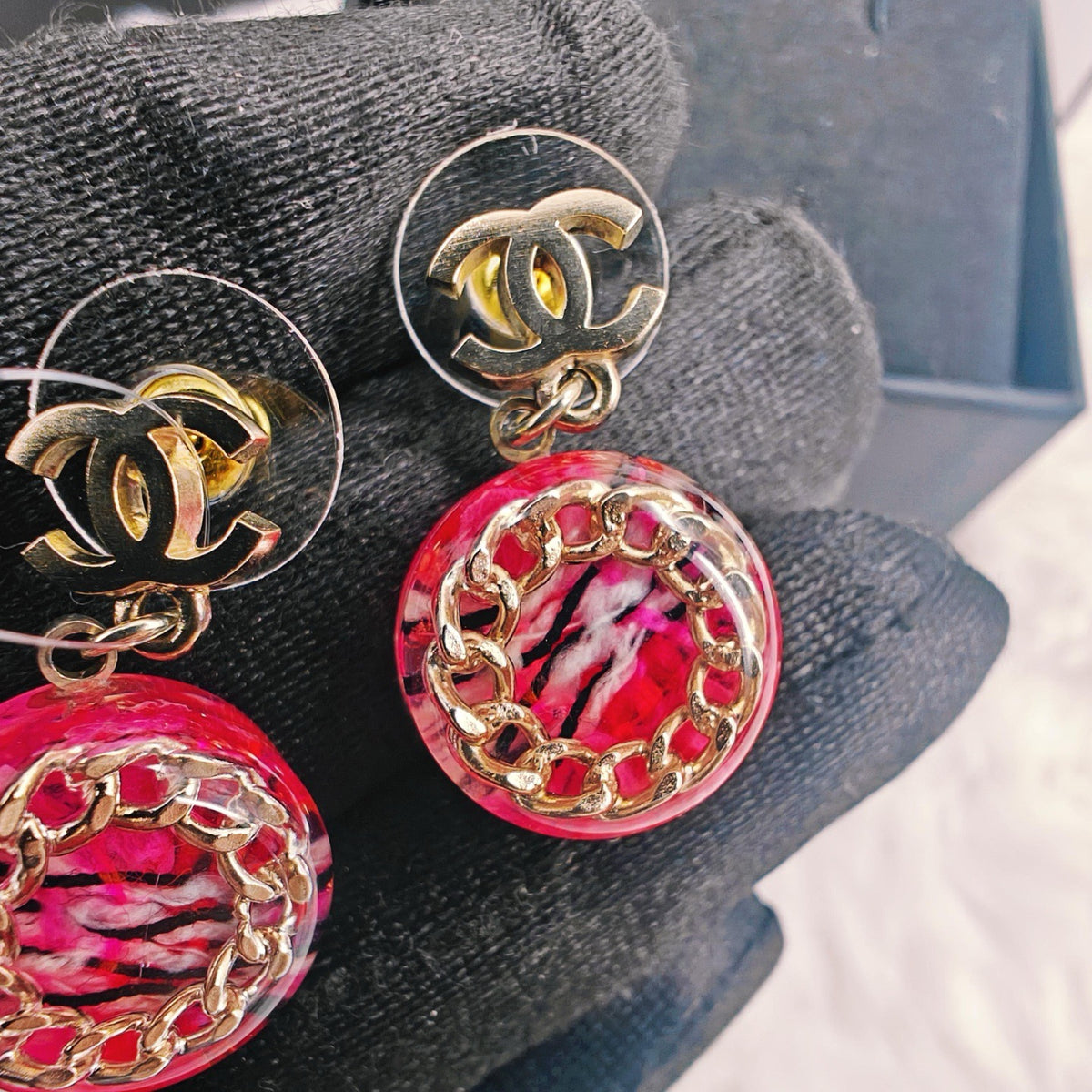 Chanel - Other - Gold-tone metal with acrylic resin elements - Multicolour