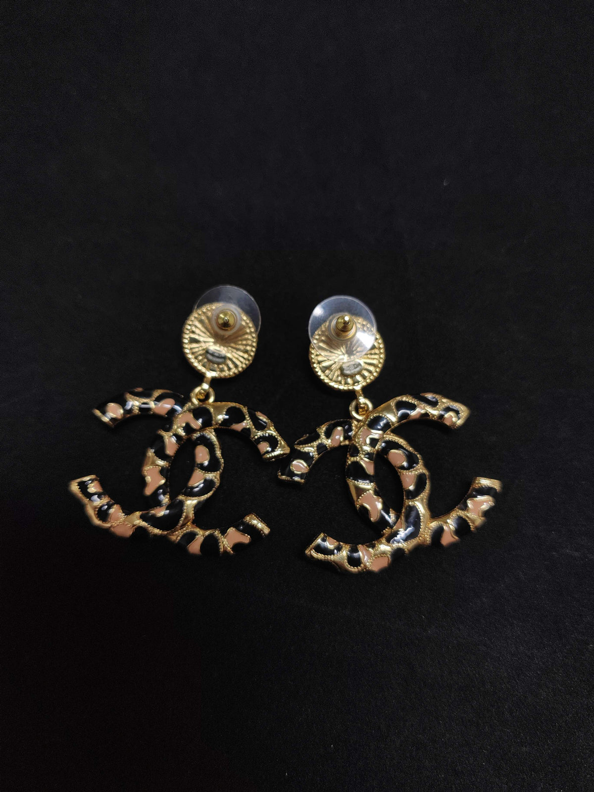Chanel - Other - Gold-tone metal with black and beige decorative inlays. - Multicolour