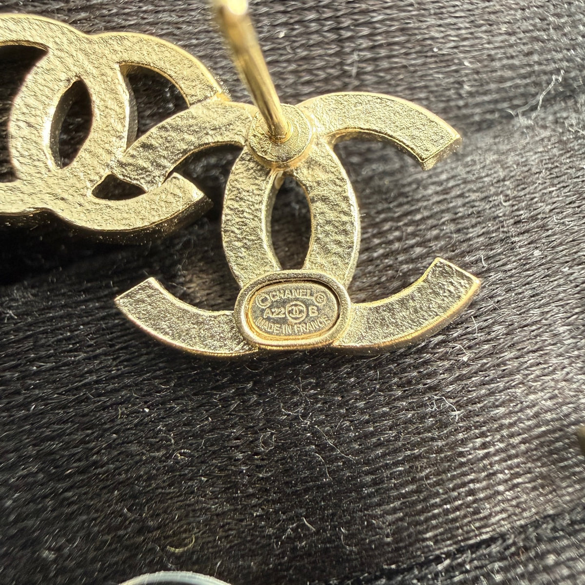 Chanel - Other - Gold-tone metal with black and clear rhinestones - Multicolour