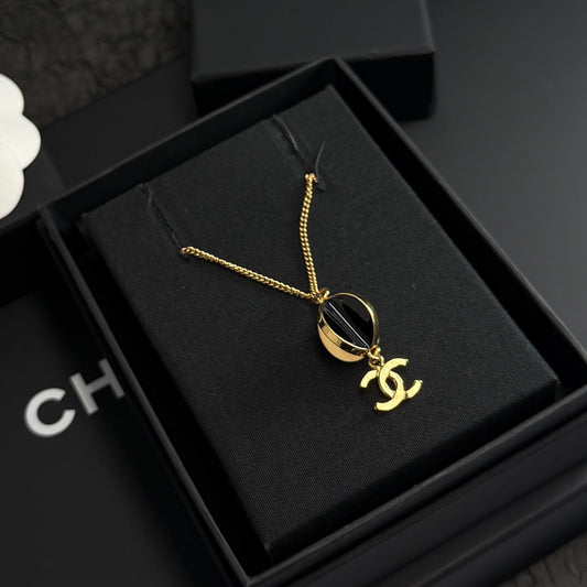 Chanel - Other - Gold-tone metal with black and white enamel - Multicolour - (42+18 cm)