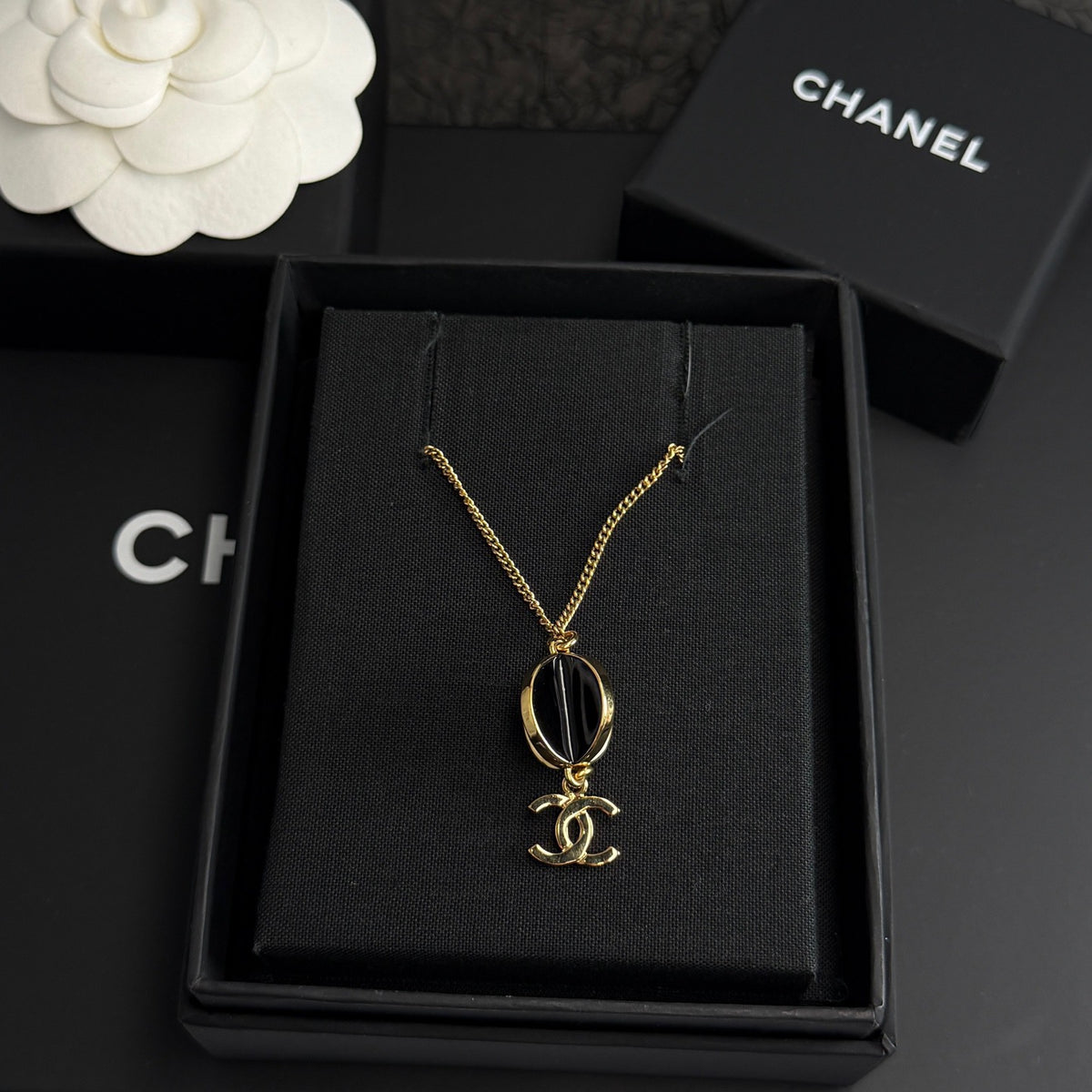 Chanel - Other - Gold-tone metal with black and white enamel - Multicolour - (42+18 cm)