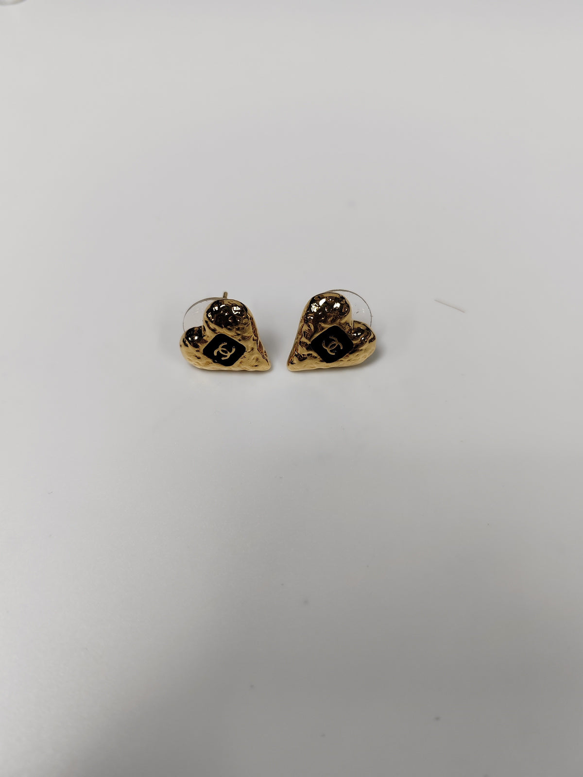Chanel - Other - Gold-tone metal with black enamel accents - Gold