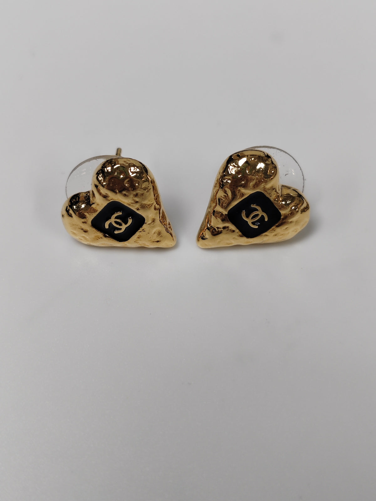 Chanel - Other - Gold-tone metal with black enamel accents - Gold