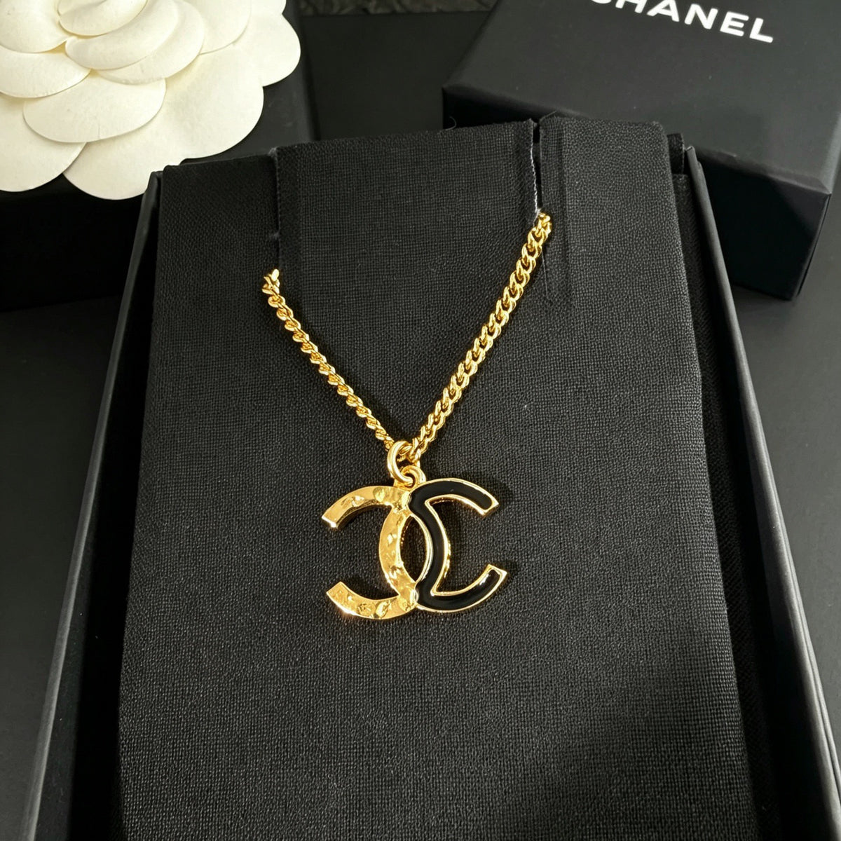 Chanel - Other - Gold-tone metal with black enamel. - Multicolour