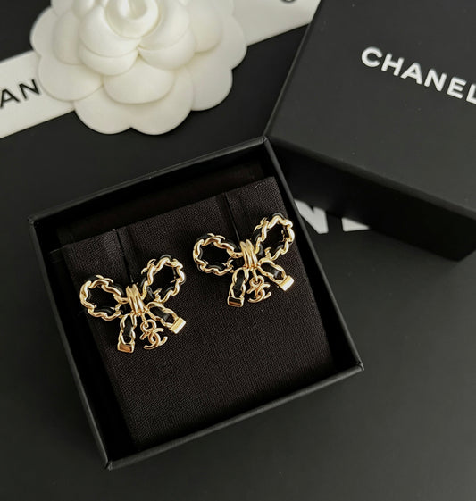 Chanel - Other - Gold-tone metal with black leather detailing - Multicolour