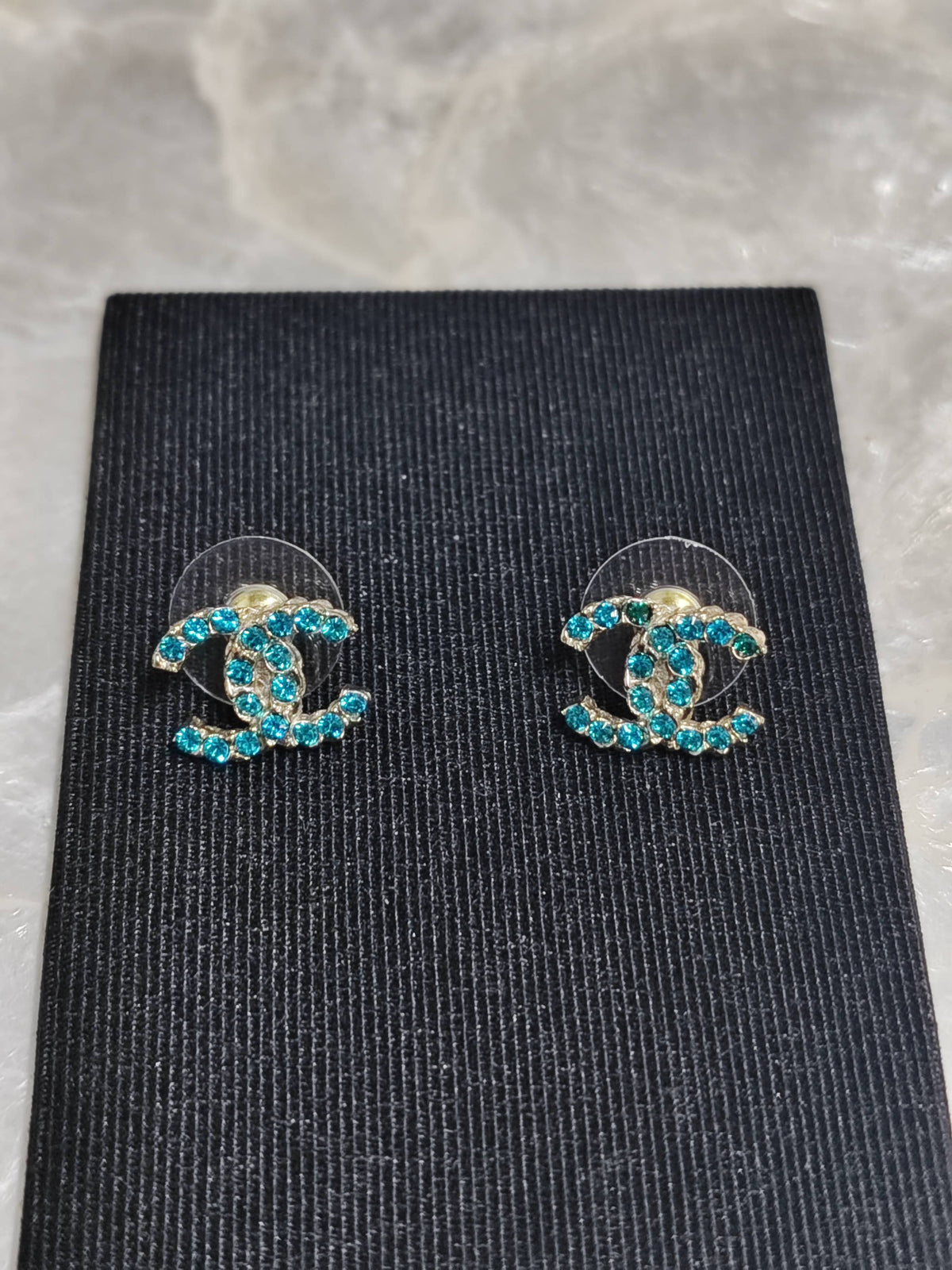 Chanel - Other - Gold-tone metal with blue rhinestone embellishment - Multicolour