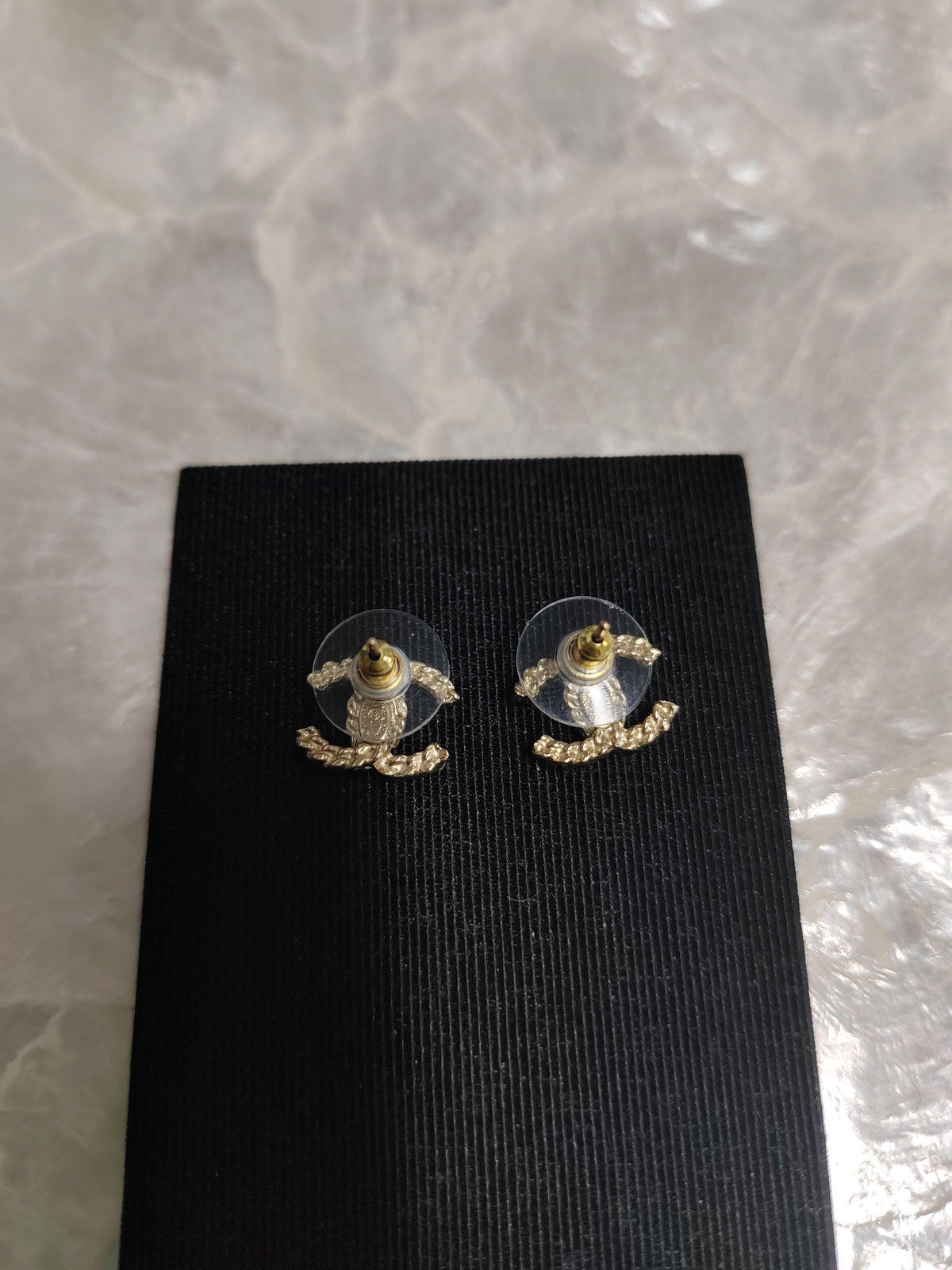 Chanel - Other - Gold-tone metal with blue rhinestone embellishment - Multicolour