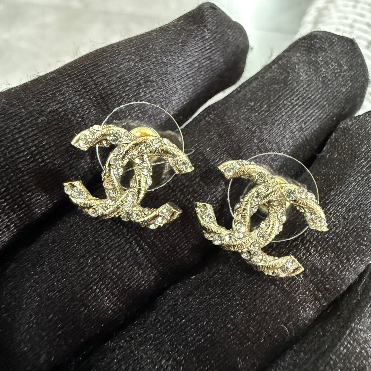 Chanel - Other - Gold-tone metal with clear crystal embellishments - Gold
