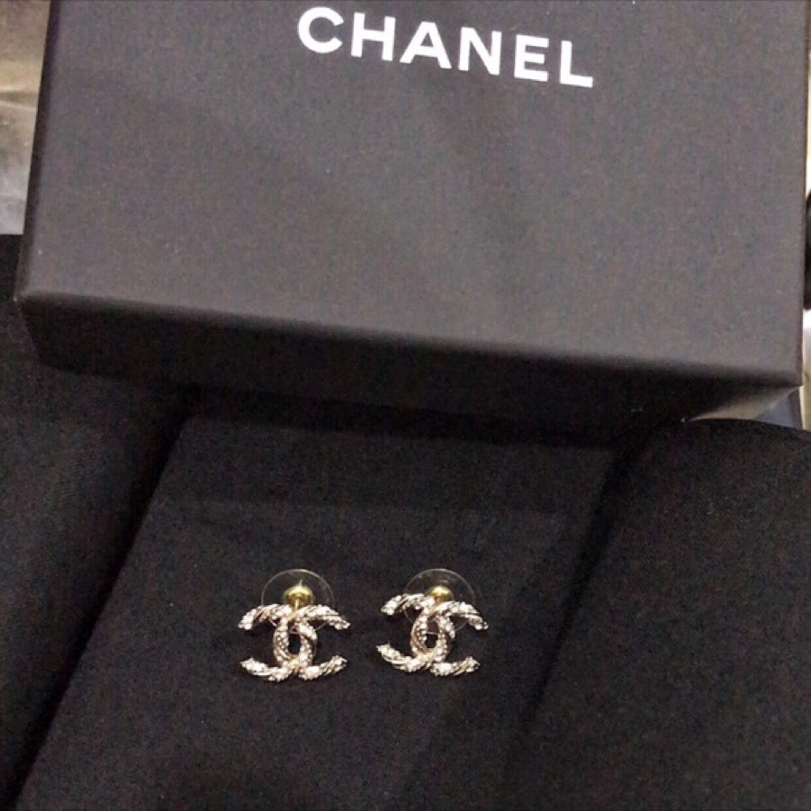 Chanel - Other - Gold-tone metal with clear crystal embellishments - Gold