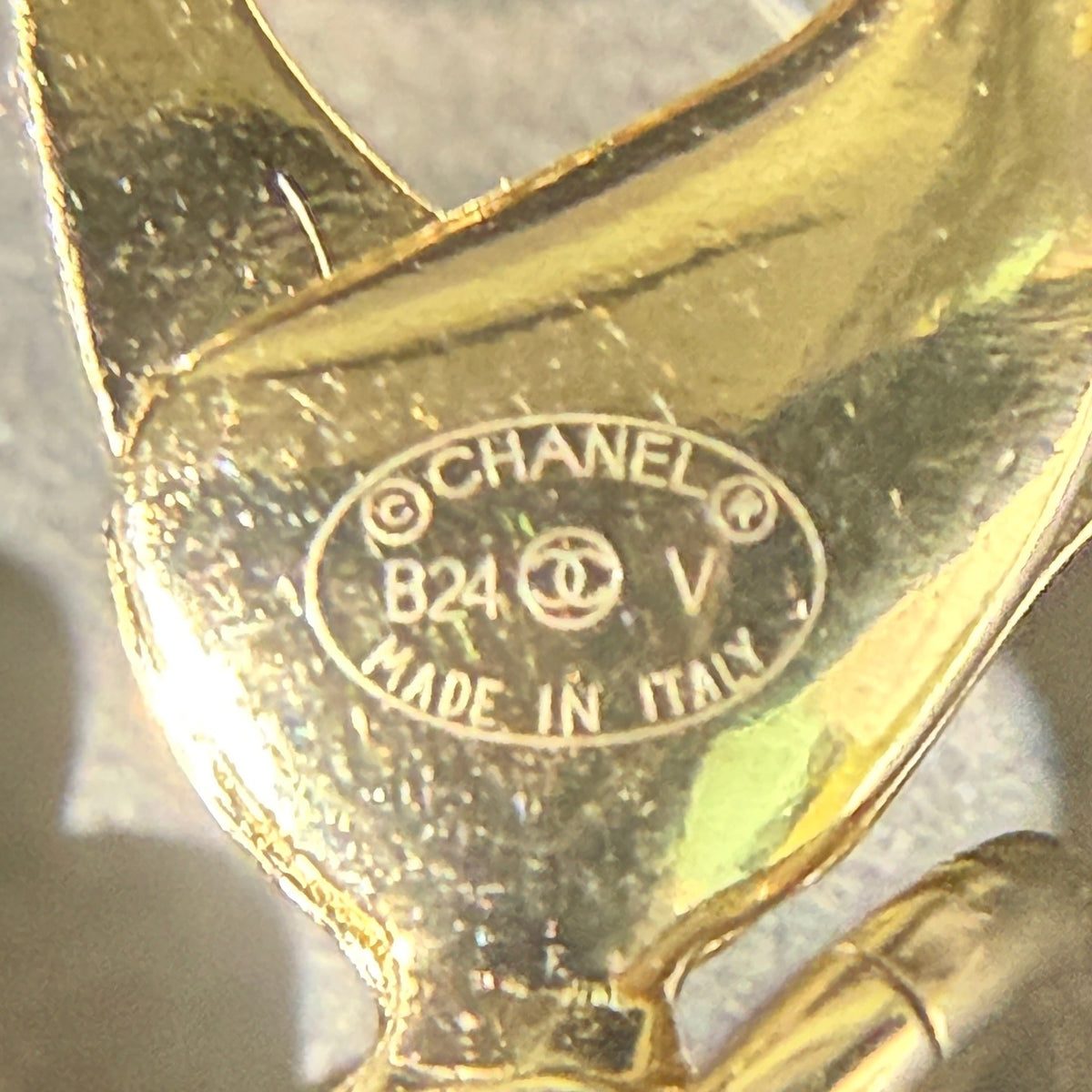 Chanel - Other - Gold-tone metal with clear crystal embellishments - Gold