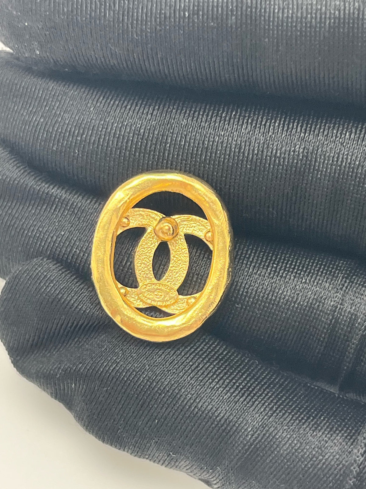 Chanel - Other - Gold-tone metal with clear crystal embellishments - Gold - (One size)