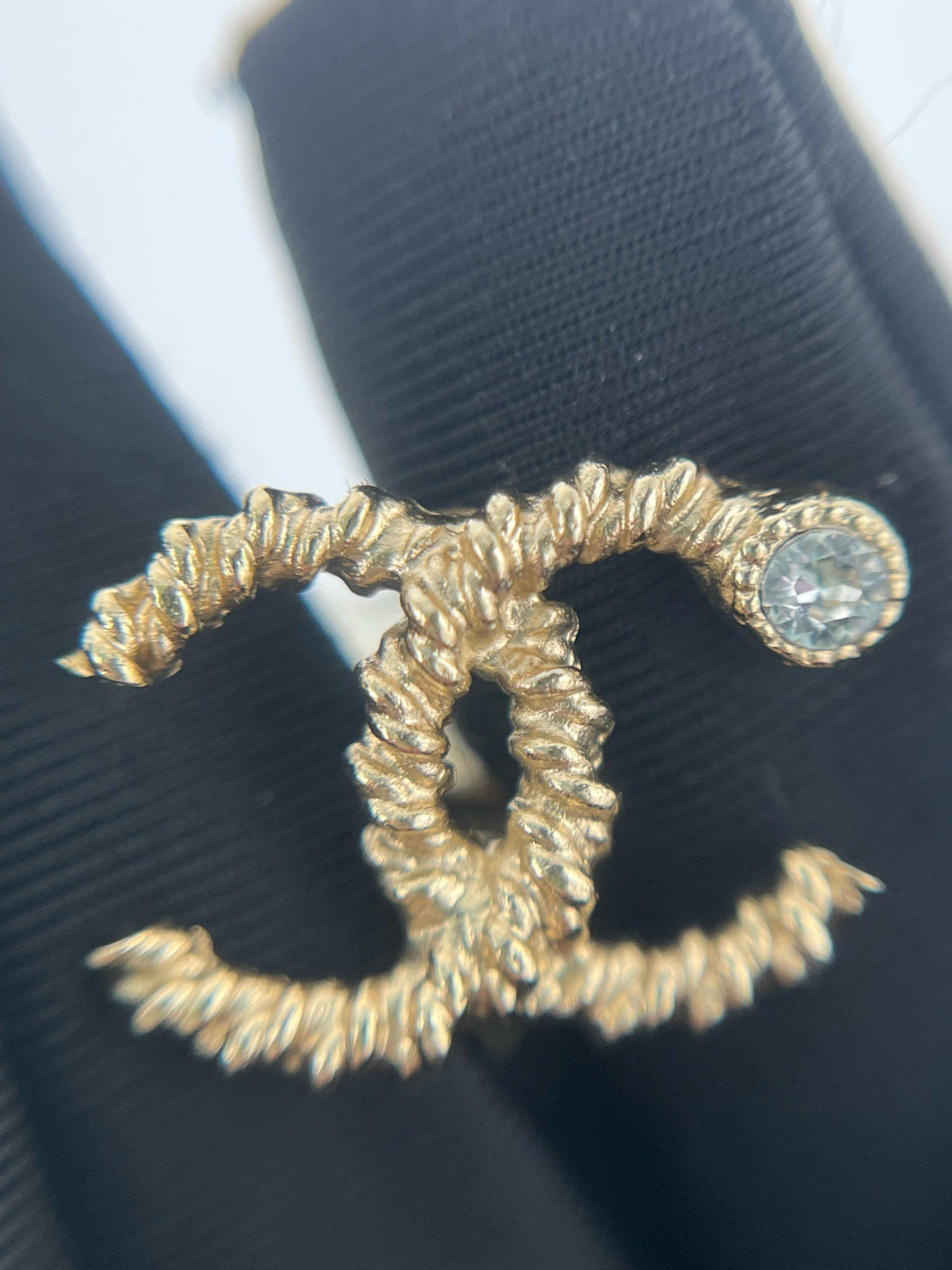 Chanel - Other - Gold-tone metal with clear glass crystal accents - Gold