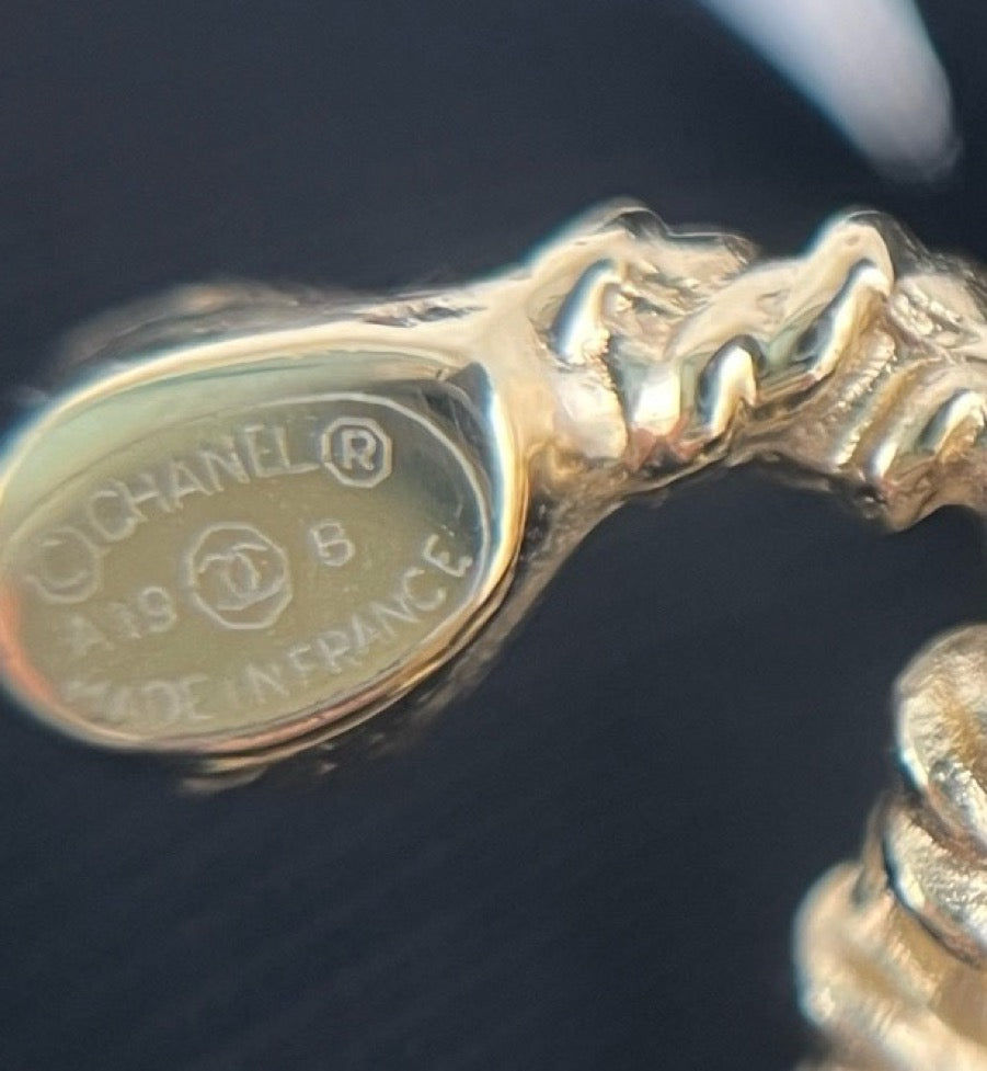 Chanel - Other - Gold-tone metal with clear glass crystal accents - Gold