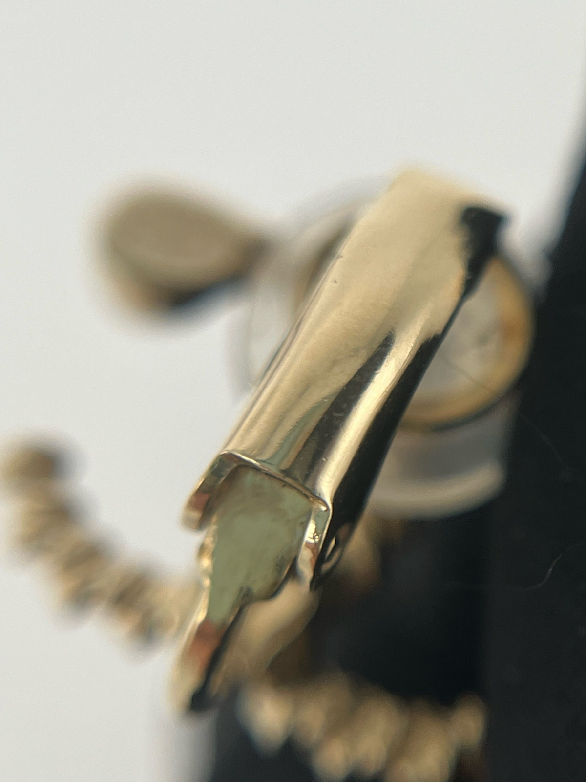 Chanel - Other - Gold-tone metal with clear glass crystal accents - Gold