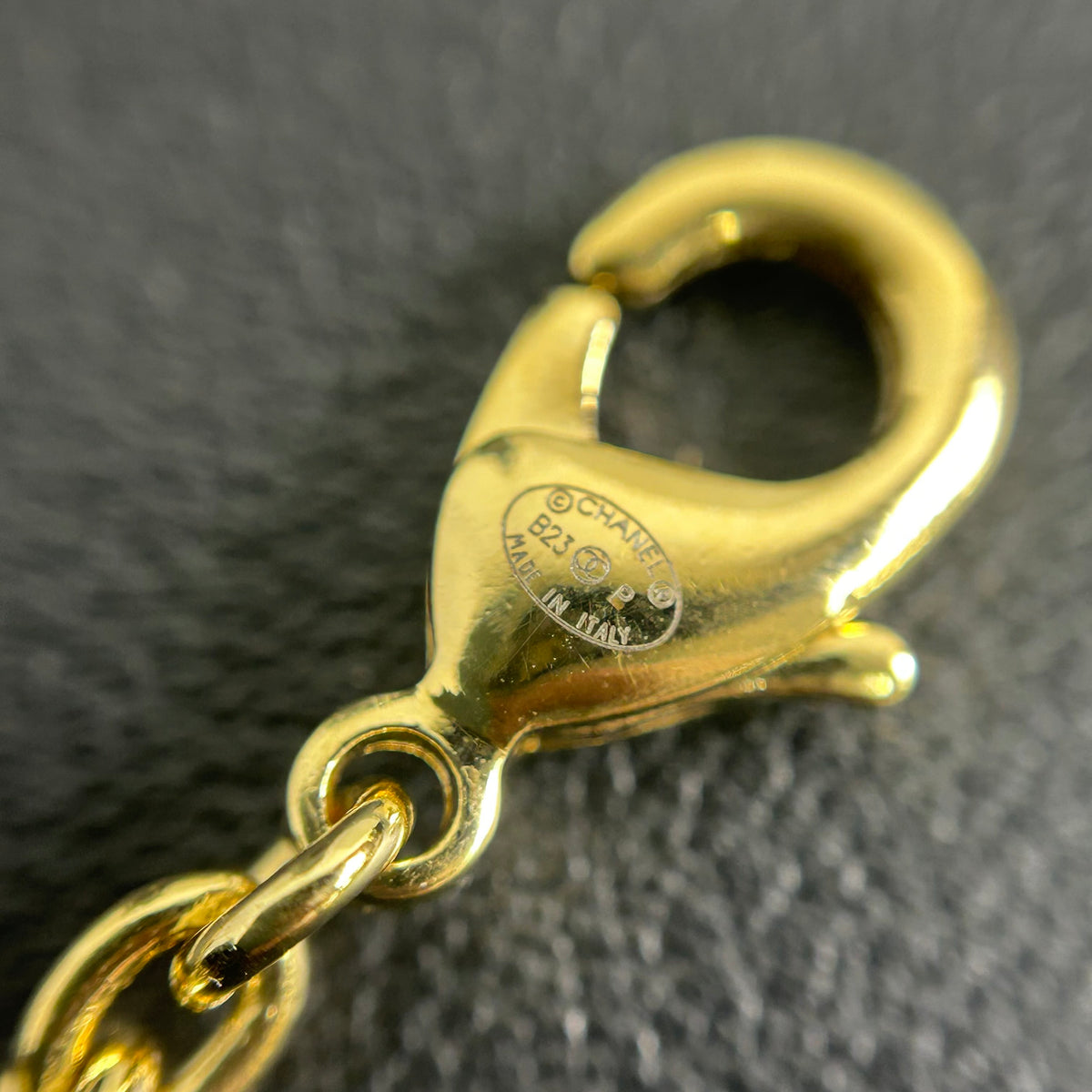 Chanel - Other - Gold-tone metal with clear glass crystals - Gold