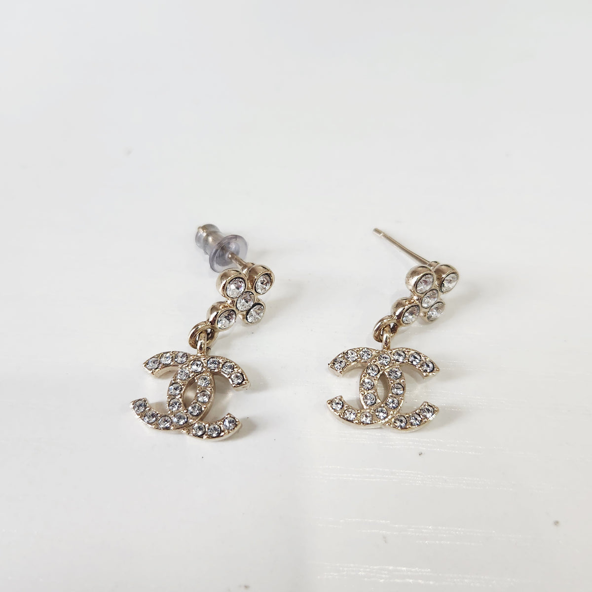Chanel - Other - Gold-tone metal with clear glass stones - Gold