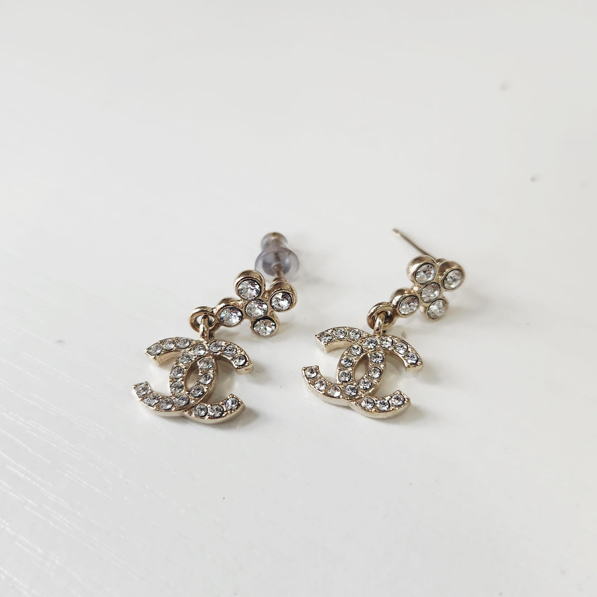 Chanel - Other - Gold-tone metal with clear glass stones - Gold