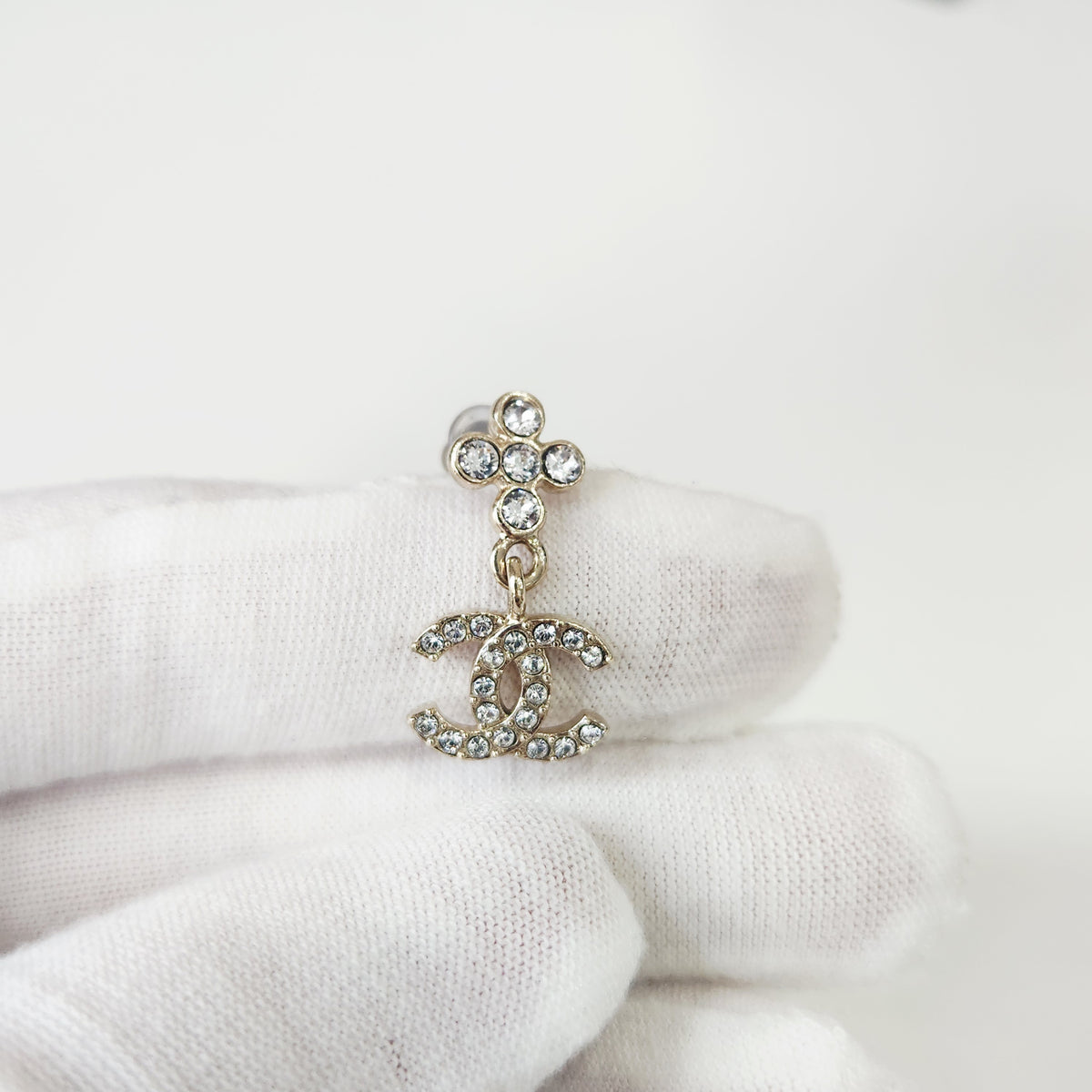 Chanel - Other - Gold-tone metal with clear glass stones - Gold