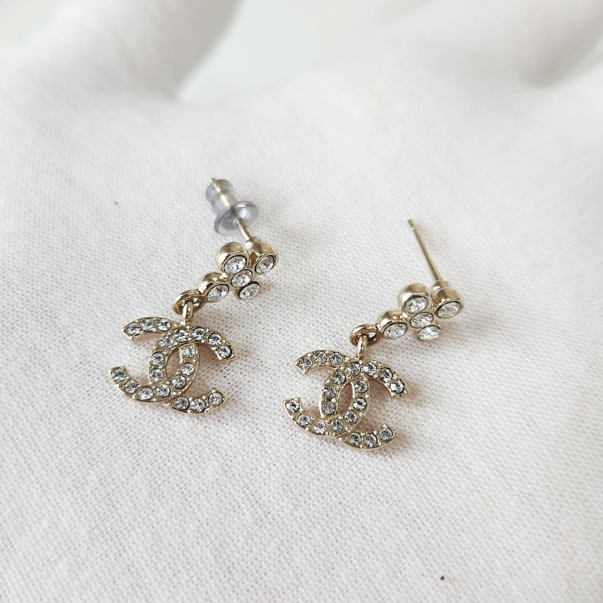 Chanel - Other - Gold-tone metal with clear glass stones - Gold