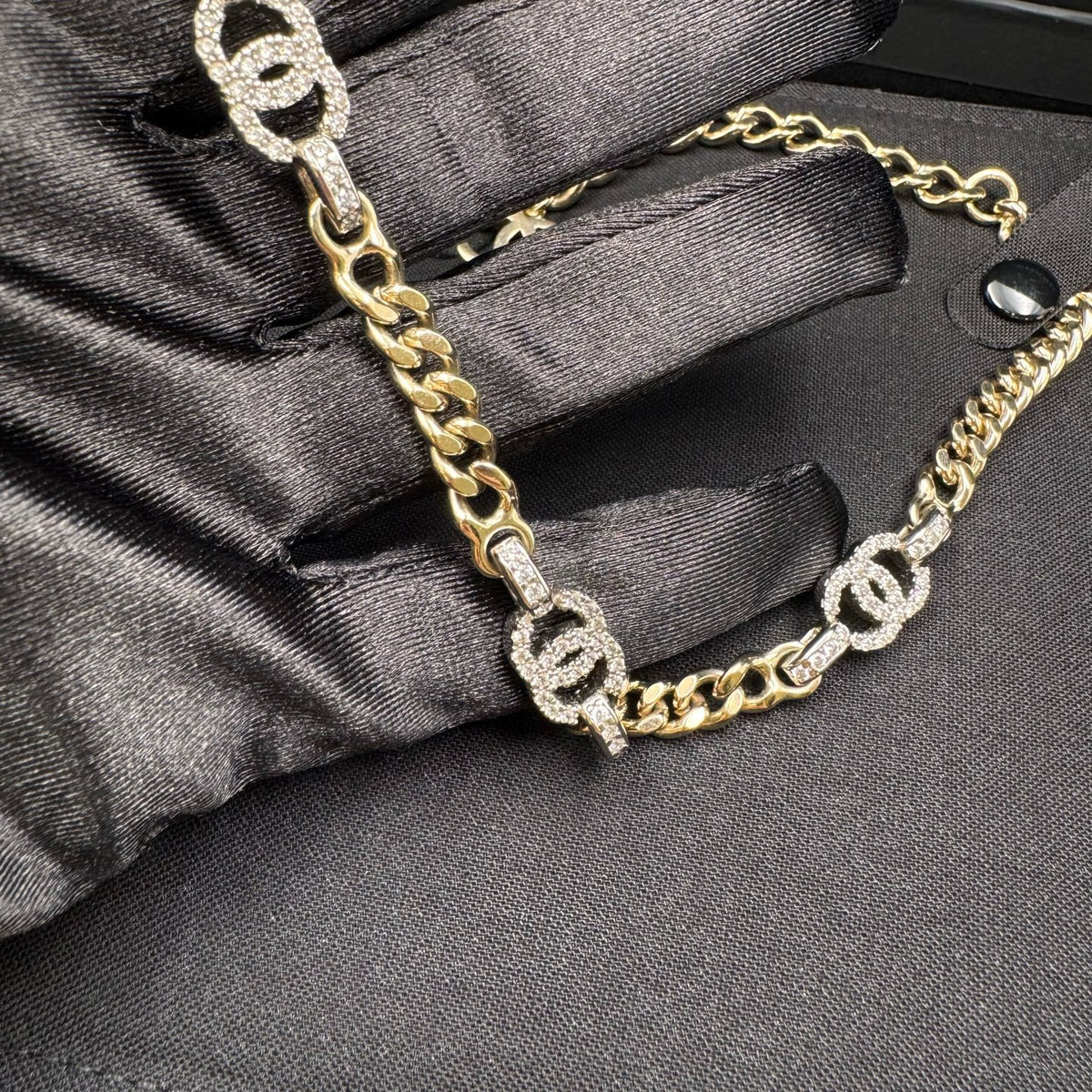Chanel - Other - Gold-tone metal with clear rhinestone accents - Multicolour - (30+7 cm)