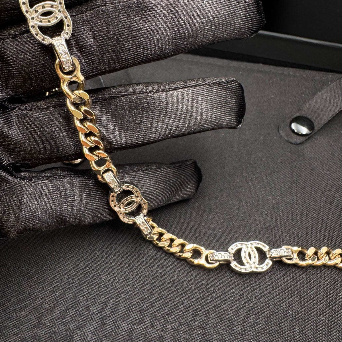 Chanel - Other - Gold-tone metal with clear rhinestone accents - Multicolour - (30+7 cm)