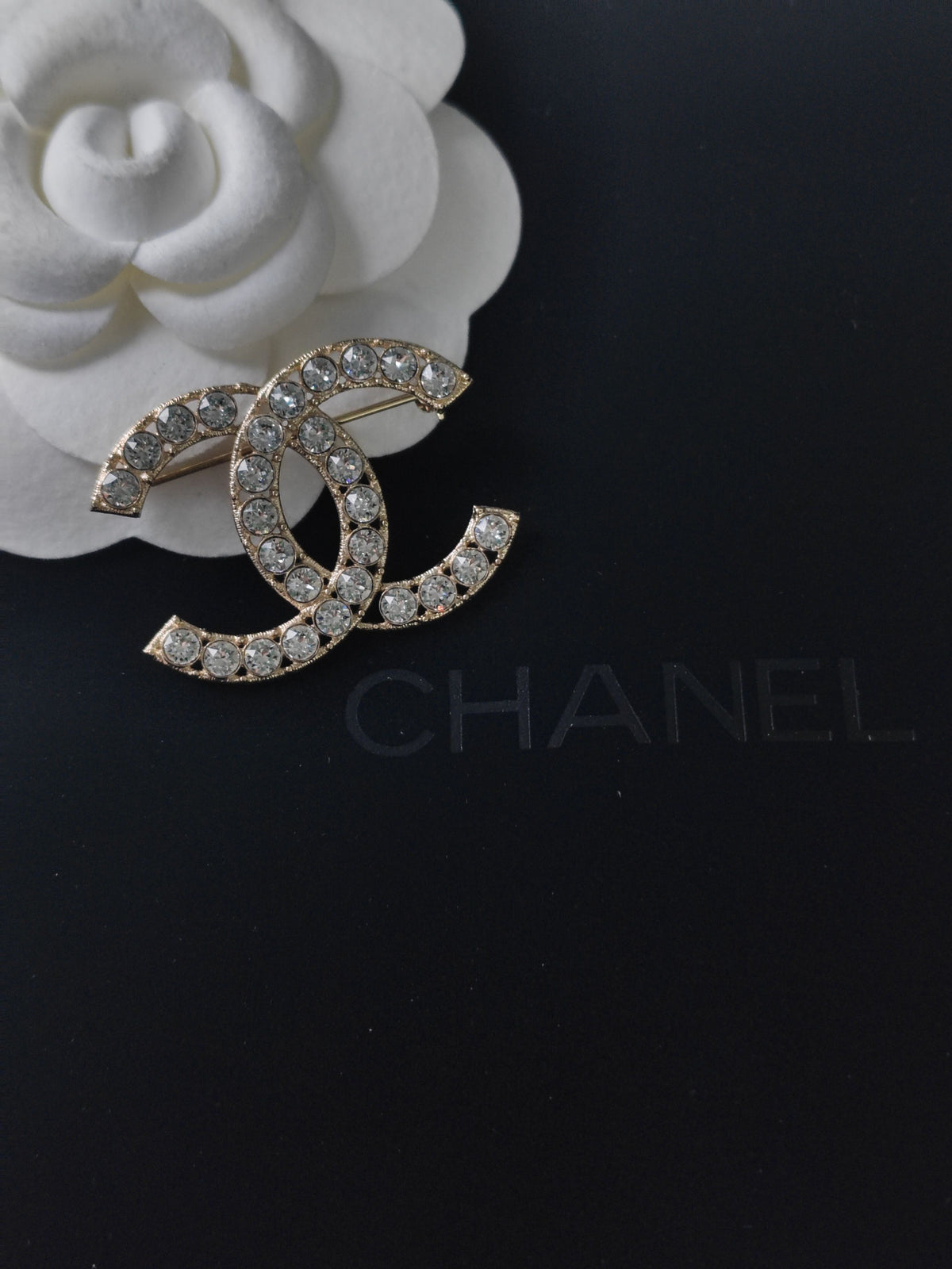 Chanel - Other - Gold-tone metal with clear rhinestone stones - Gold