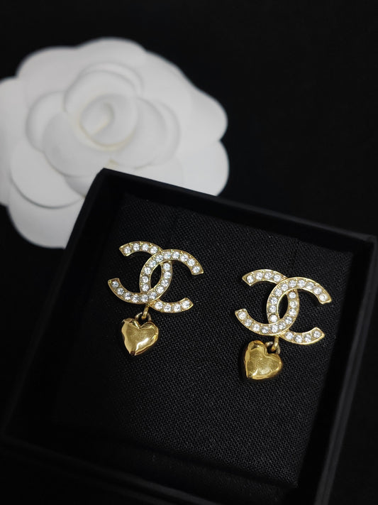 Chanel - Other - Gold-tone metal with clear rhinestones - Gold