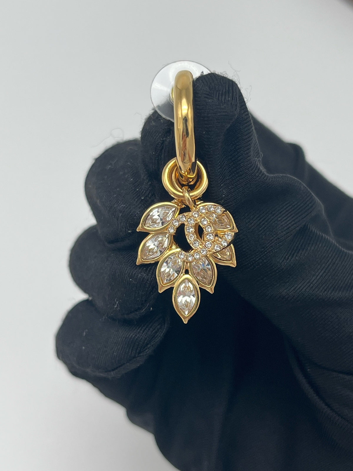Chanel - Other - Gold-tone metal with clear rhinestones - Gold