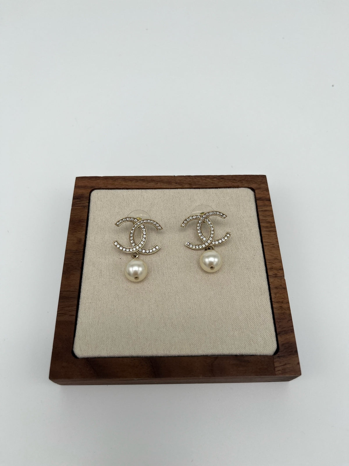 Chanel - Other - Gold-tone metal with crystal accents and faux pearl drops - Gold - (One size)