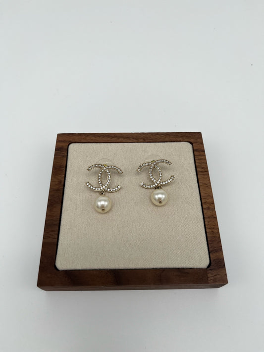 Chanel - Other - Gold-tone metal with crystal accents and faux pearl drops - Gold - (One size)