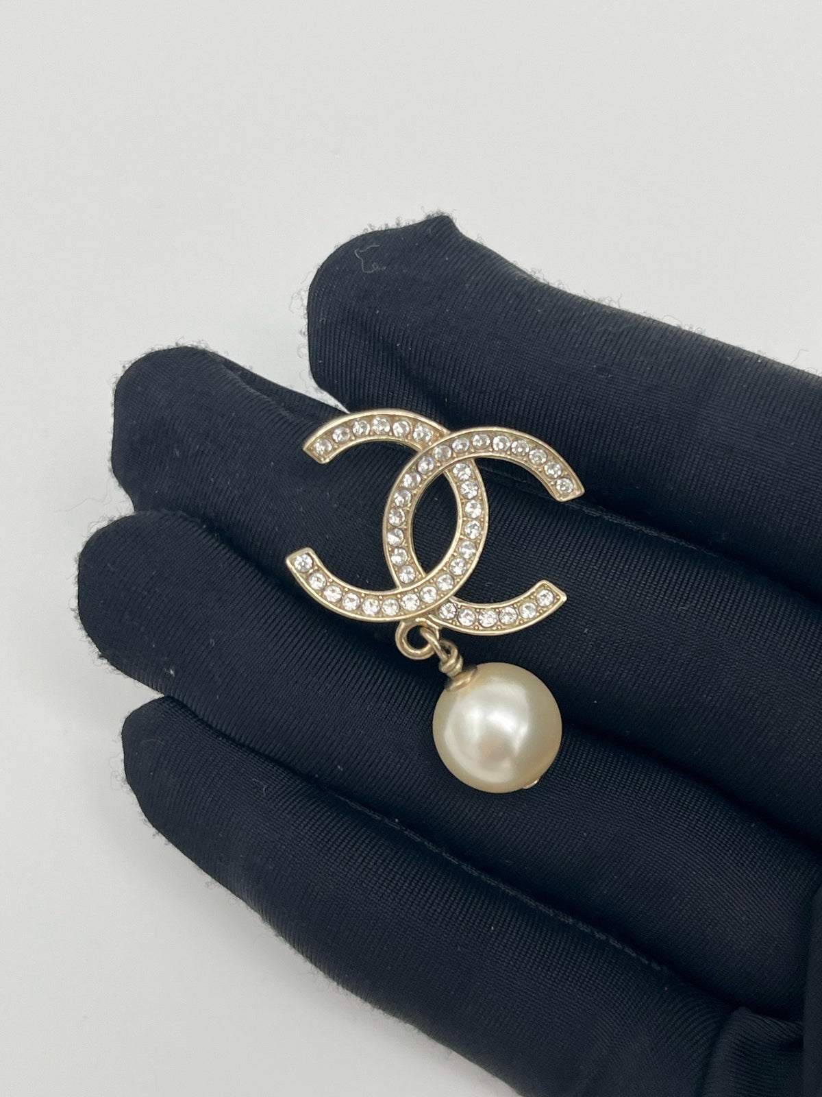 Chanel - Other - Gold-tone metal with crystal accents and faux pearl drops - Gold - (One size)