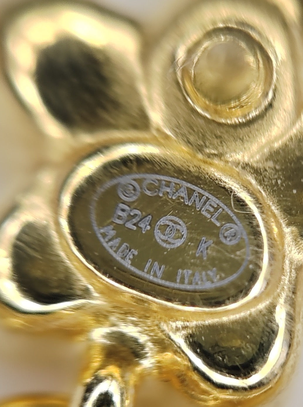 Chanel - Other - Gold-tone metal with crystal embellishments - Gold