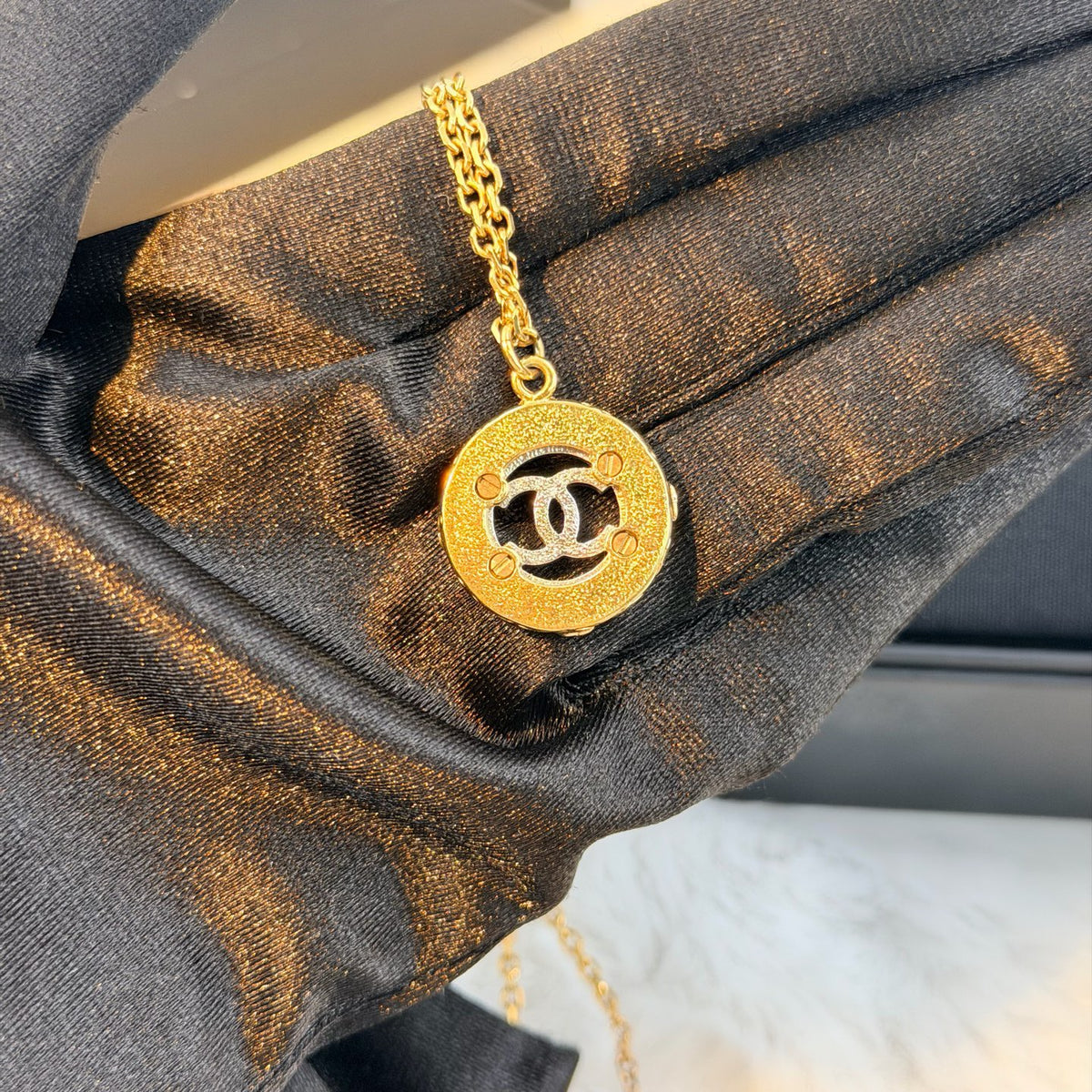 Chanel - Other - Gold-tone metal with crystal rhinestones and black enamel accents - Gold - (22 cm + 8 cm extension)