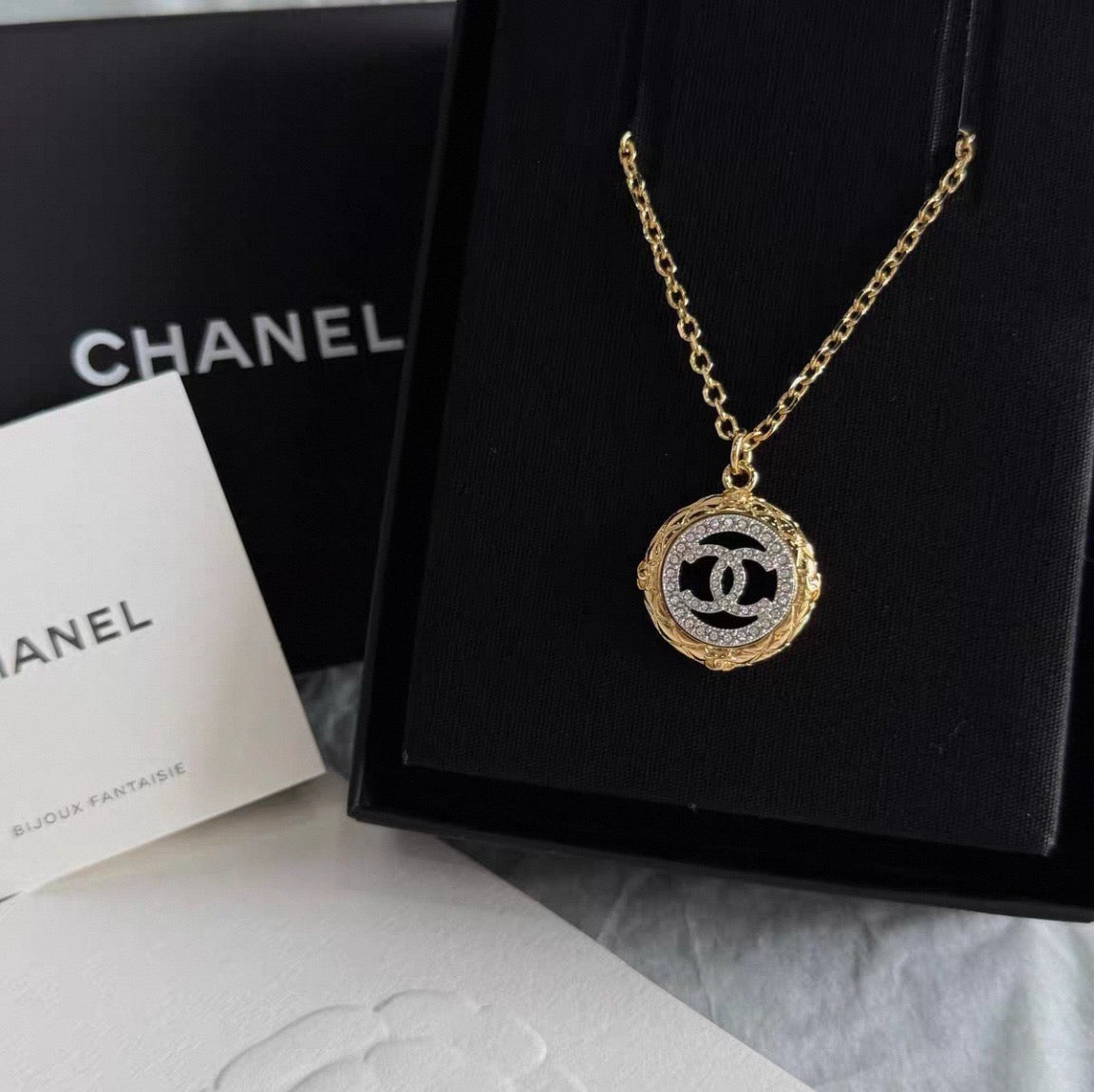 Chanel - Other - Gold-tone metal with crystal rhinestones and black enamel accents - Gold - (22 cm + 8 cm extension)