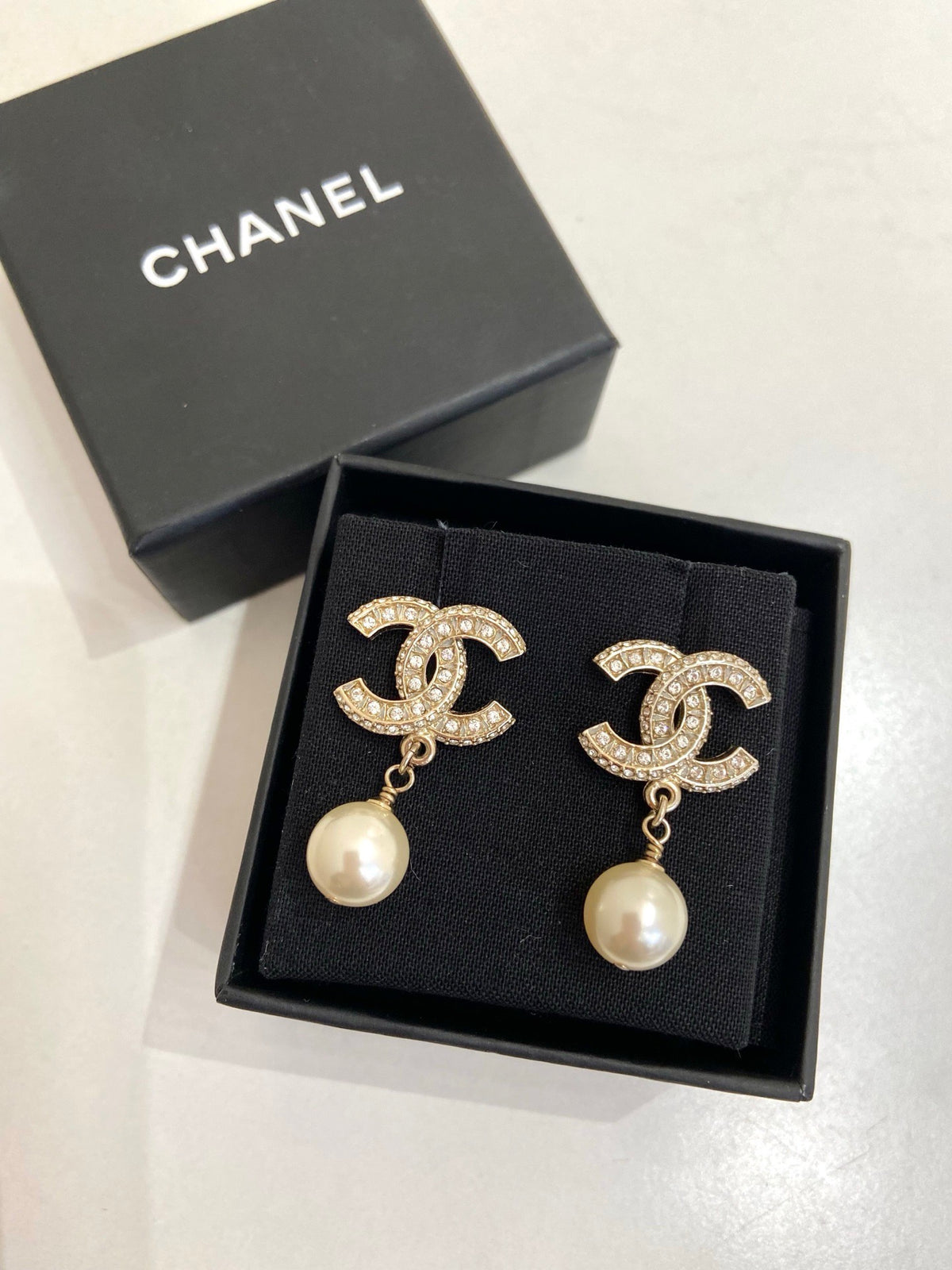 Chanel - Other - Gold-tone metal with crystal rhinestones and faux pearl drops - Gold