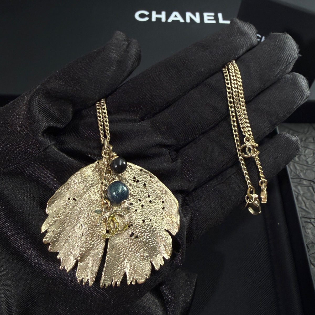Chanel - Other - Gold-tone metal with dark and blue decorative beads; exact composition unspecified. - Gold - (92+18 cm)