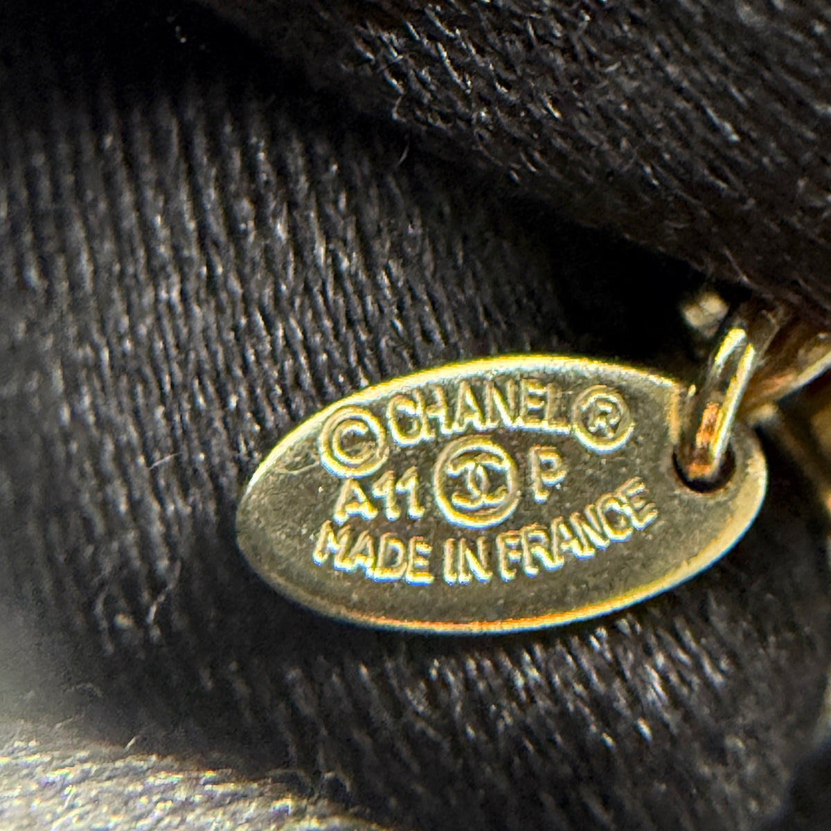 Chanel - Other - Gold-tone metal with dark and blue decorative beads; exact composition unspecified. - Gold - (92+18 cm)