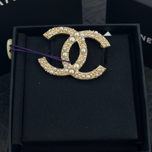 Chanel - Other - Gold-tone metal with faux pearl embellishments - Gold