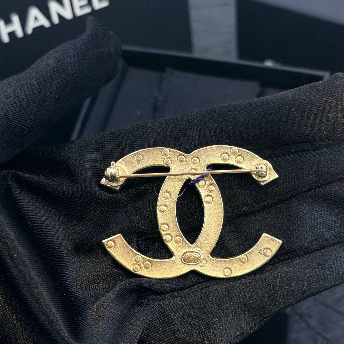 Chanel - Other - Gold-tone metal with faux pearl embellishments - Gold