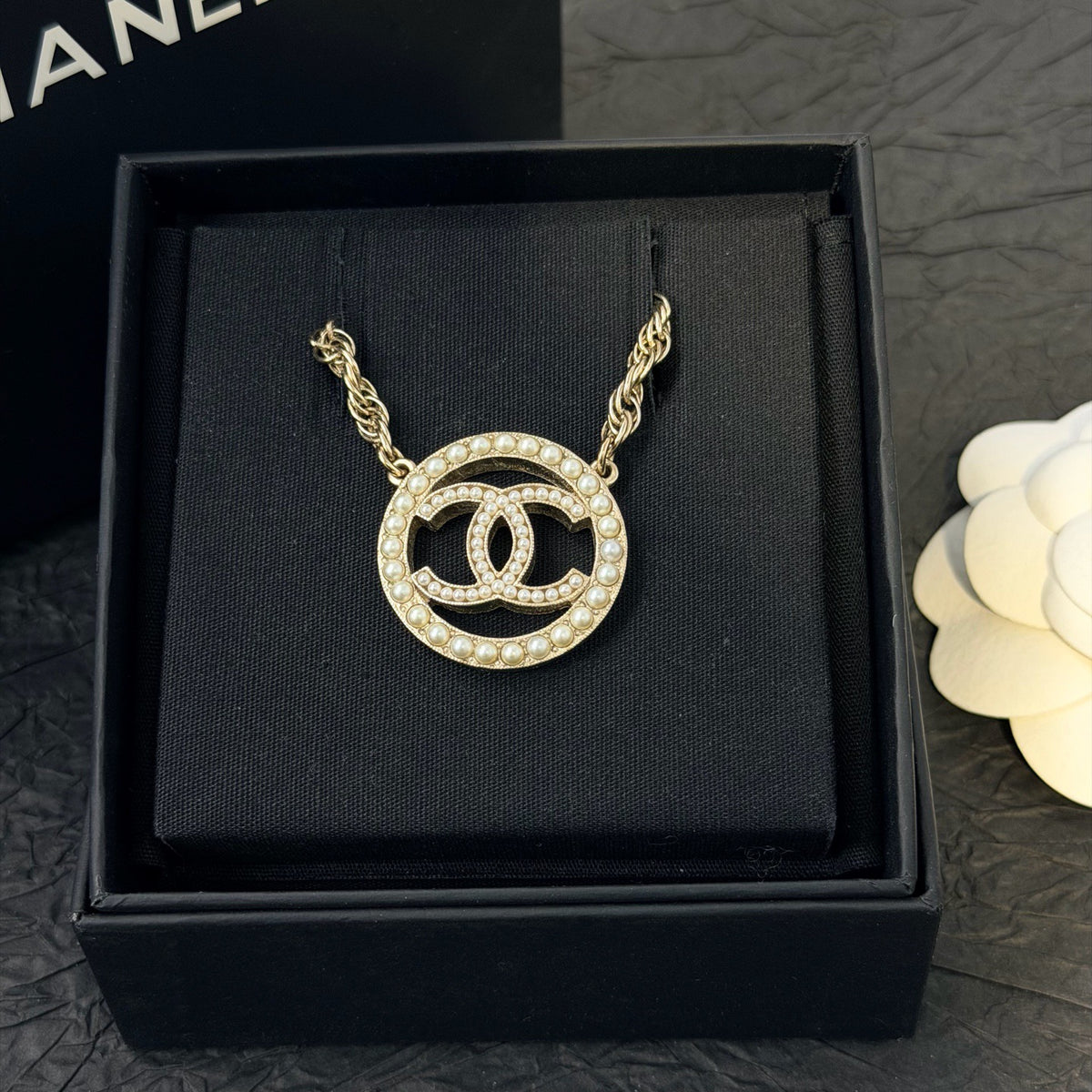 Chanel - Other - Gold-tone metal with faux pearl embellishments - Gold - (22 cm)