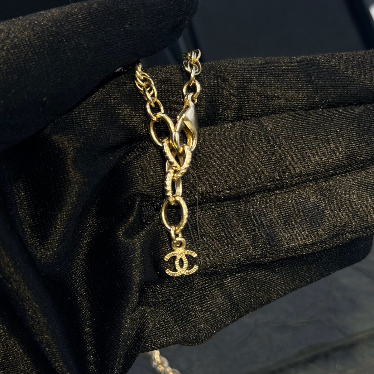 Chanel - Other - Gold-tone metal with faux pearl embellishments - Gold - (22 cm)