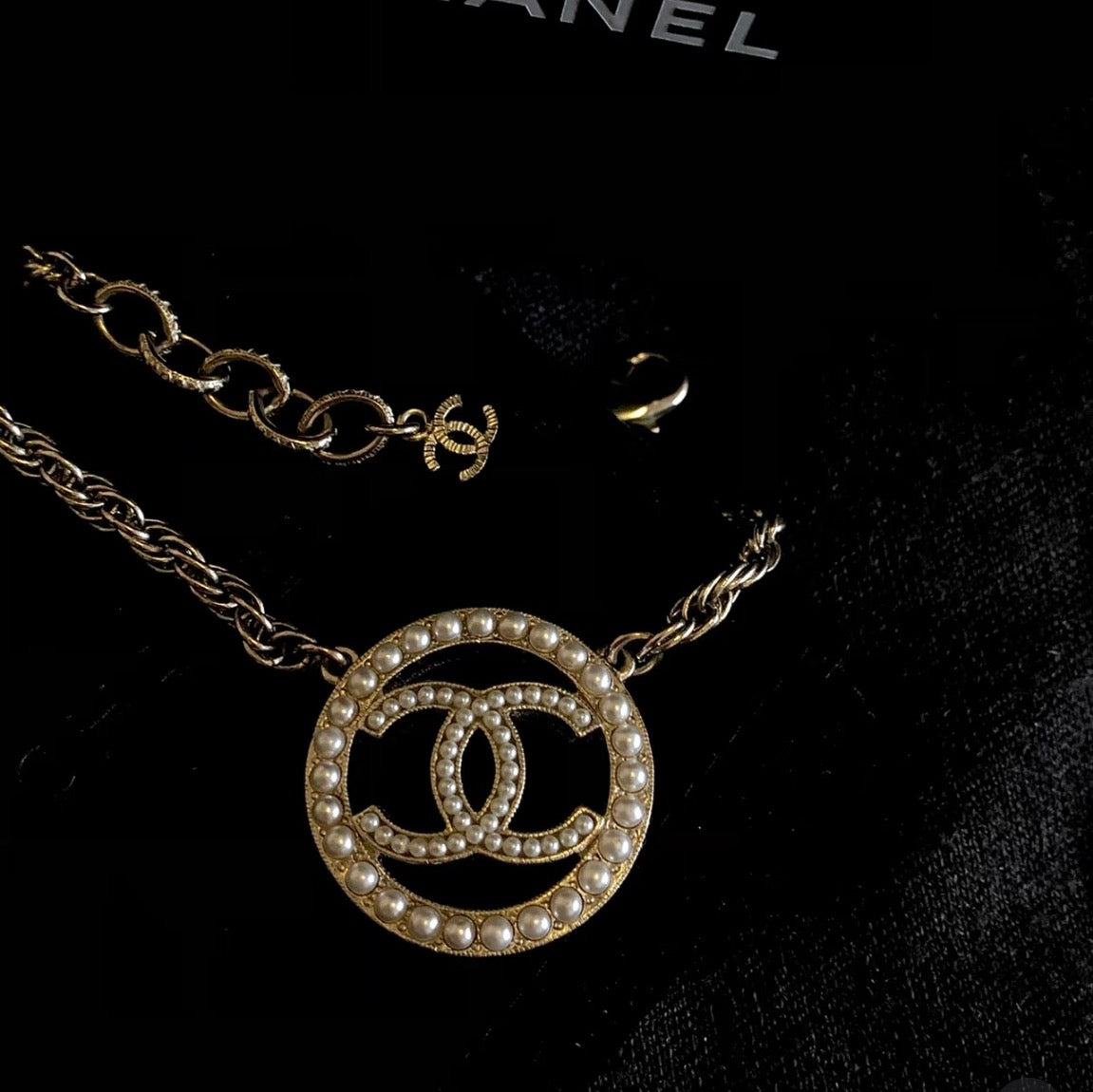 Chanel - Other - Gold-tone metal with faux pearl embellishments - Gold - (22 cm)