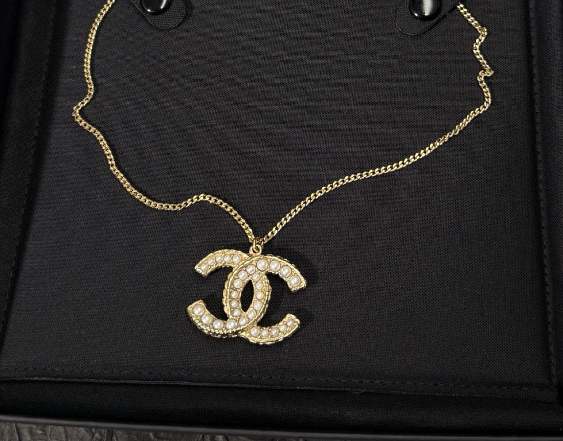 Chanel - Other - Gold-tone metal with faux pearl embellishments - Gold - (42+18 cm)