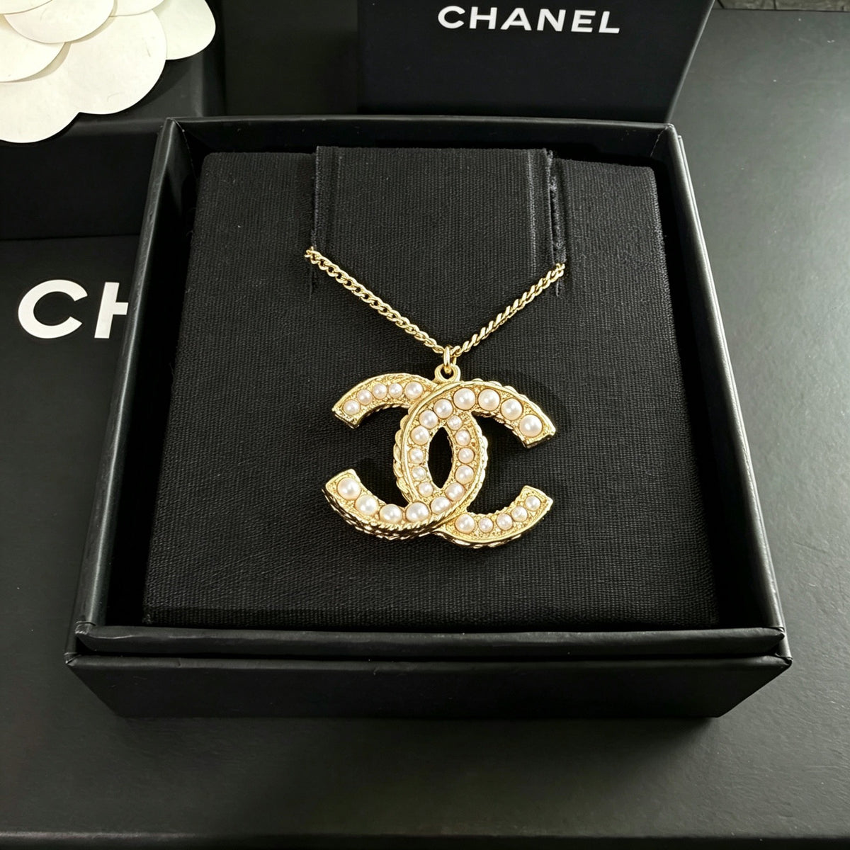 Chanel - Other - Gold-tone metal with faux pearl embellishments - Gold - (42+18 cm)