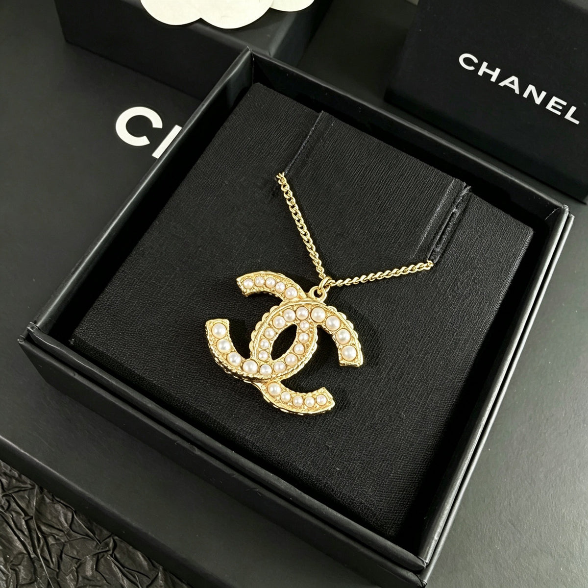 Chanel - Other - Gold-tone metal with faux pearl embellishments - Gold - (42+18 cm)