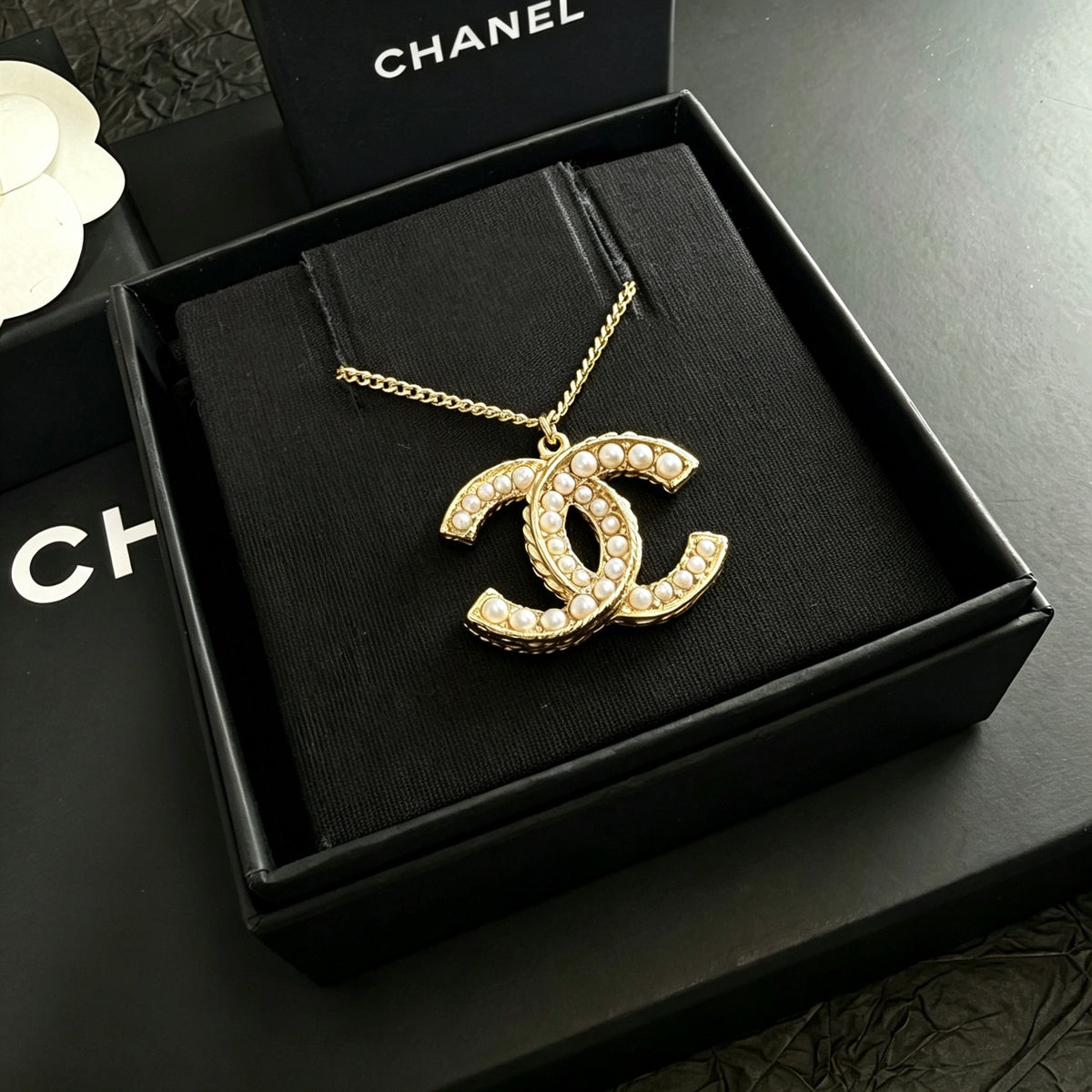 Chanel - Other - Gold-tone metal with faux pearl embellishments - Gold - (42+18 cm)