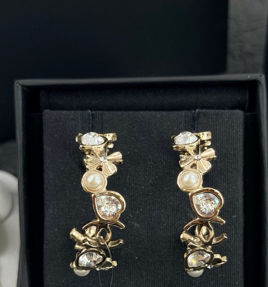 Chanel - Other - Gold-tone metal with faux pearls and clear crystal embellishments - Gold