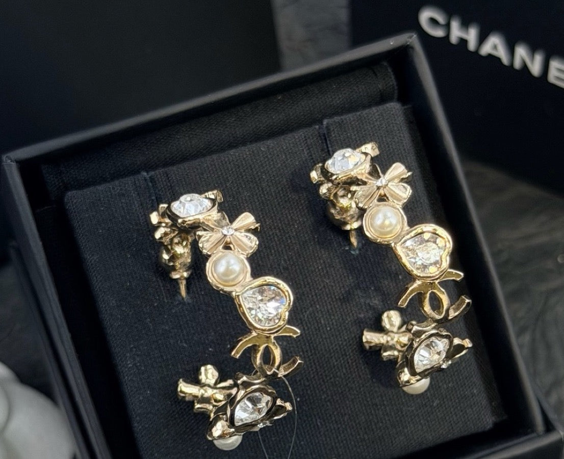 Chanel - Other - Gold-tone metal with faux pearls and clear crystal embellishments - Gold