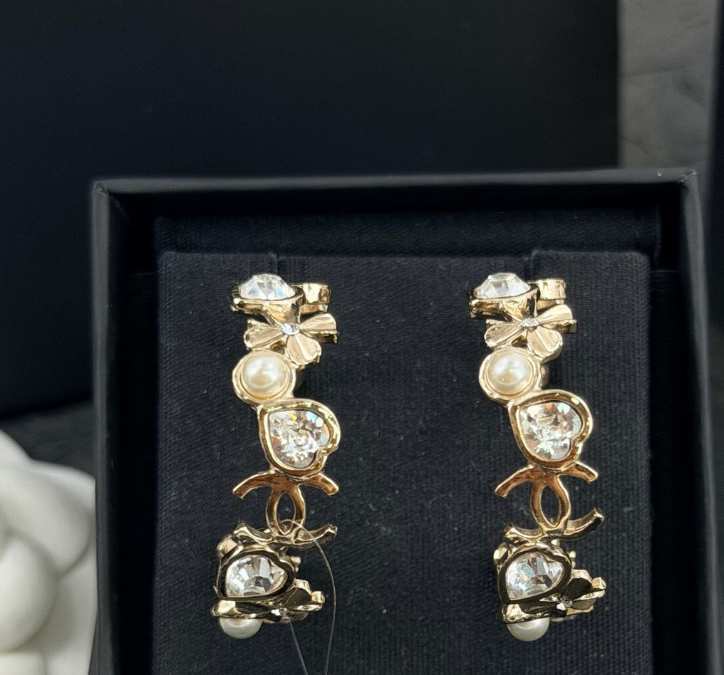 Chanel - Other - Gold-tone metal with faux pearls and clear crystal embellishments - Gold